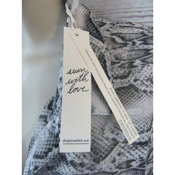 Women’s Love Stitch Blouse Button Down Size Large Grey Snakeskin Print NWT - Picture 11 of 12